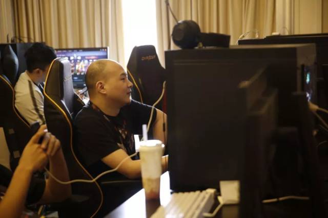 而是在攻防 而是在攻防